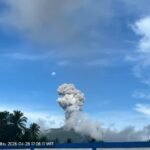 Aktivitas Gunung Dukono di Halmahera Utara, Maluku Utara